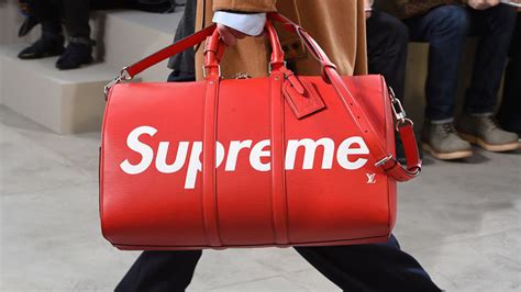 how to spot a supreme bag.